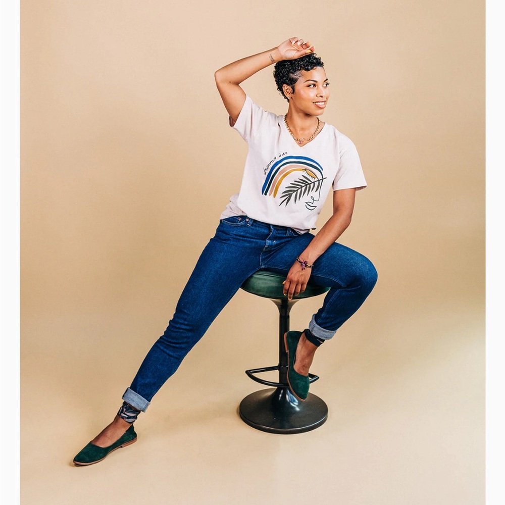 Sseko Graphic T-Shirt with Rainbow Dreamer / Doer